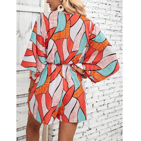 Abstract Print Button Front V-Neck Batwing Sleeve Short Romper - Picture 2 of 9